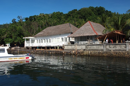 Yos Dive Lembeh - Eco Beach Resort