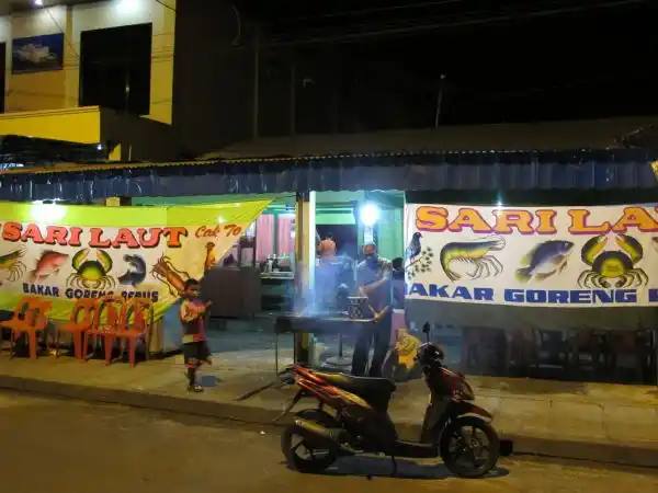 Warung Sari Laut Cak To, a popular seafood restaurant in Nunukan.