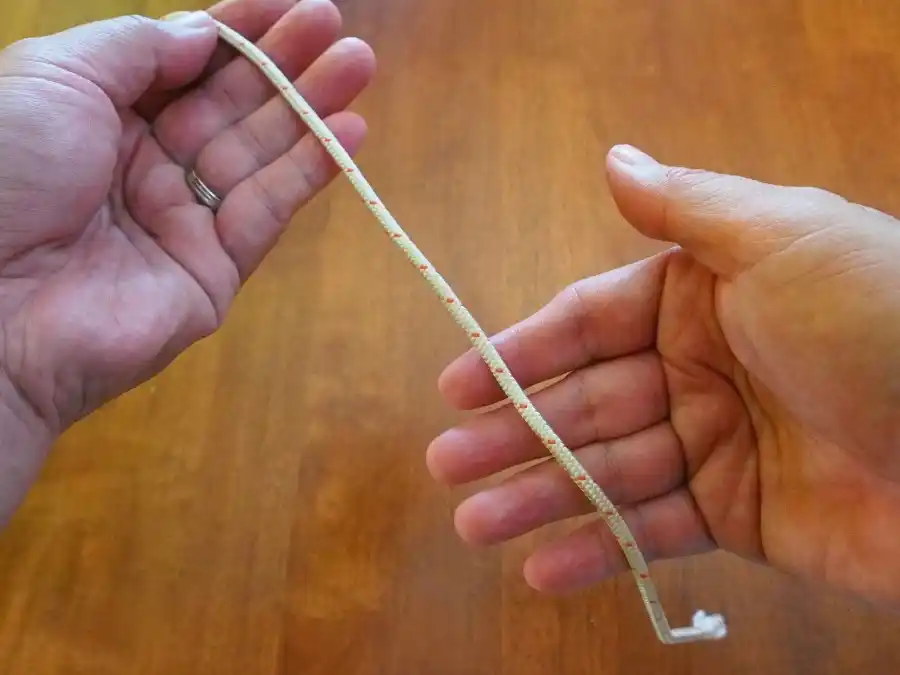 Bowline knot, step 1: forming a loop in the standing line.
