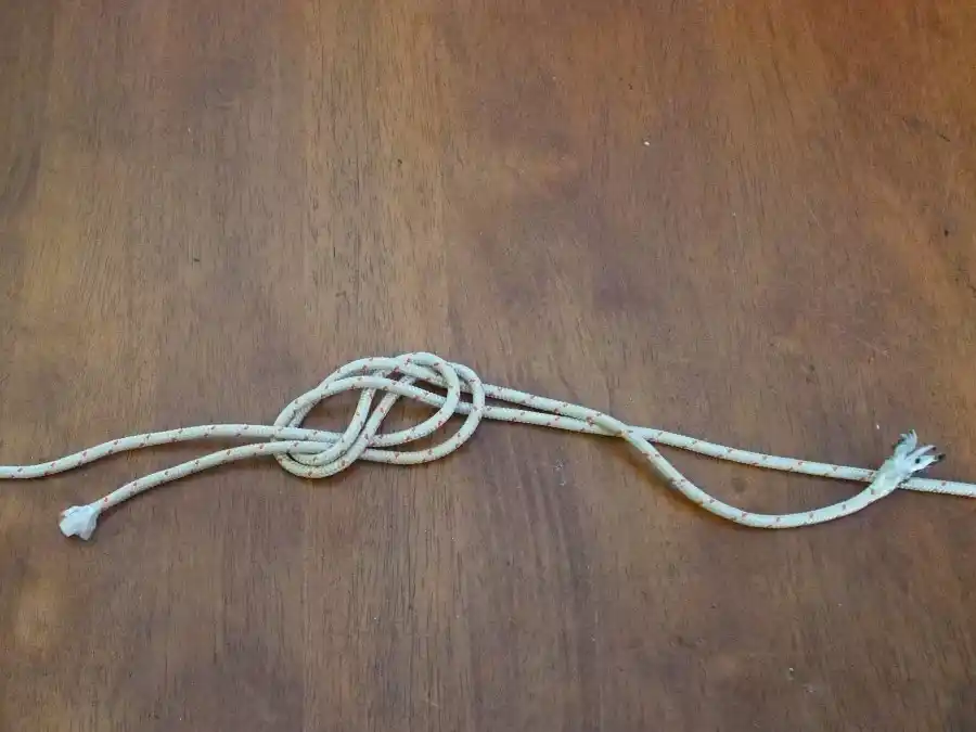 Figure of Eight bend, step 3: following the shape all the way through.
