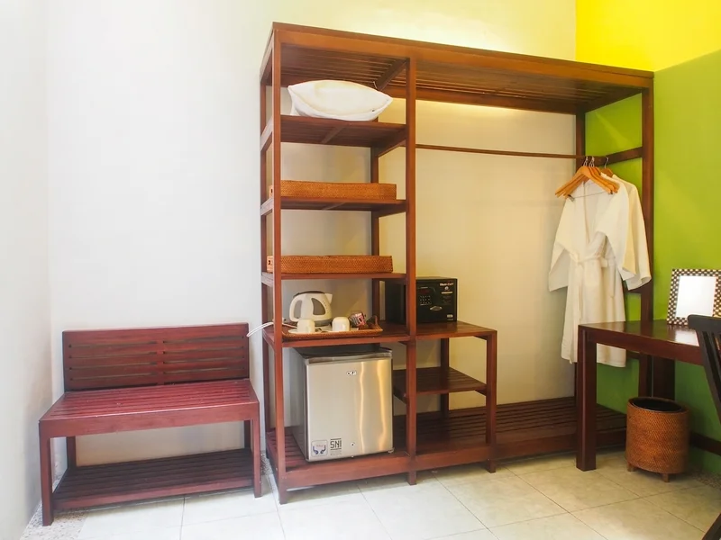 Well-appointed living space in the Deluxe category, perfect for post-dive relaxation.