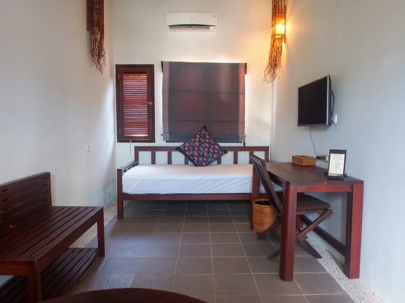Separate living area in the Junior Suite, featuring a comfortable daybed.