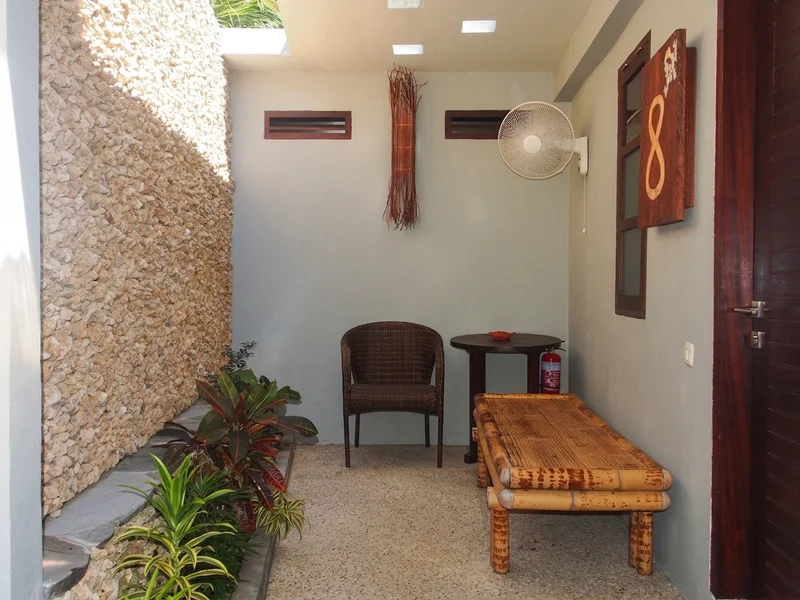 Scenic exterior view of the Super Deluxe units with easy access to the freshwater pool.