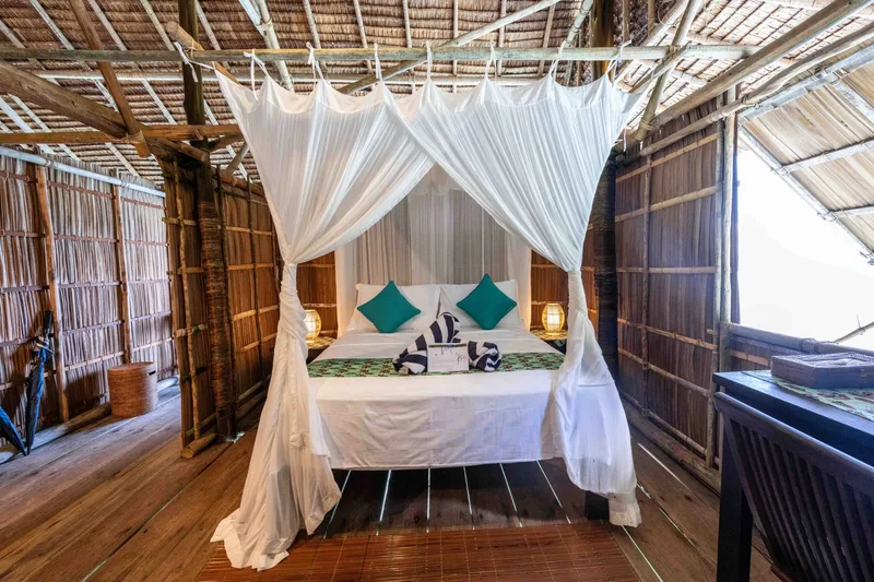 Traditionally crafted interior using sustainable materials for an authentic Papuan feel.