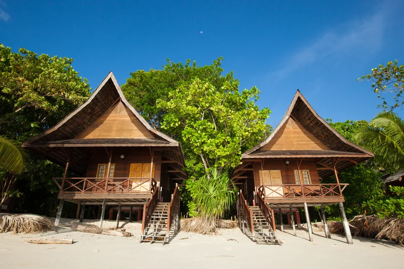 Beachfront chalet nestled along the shore of Lankayan Island.