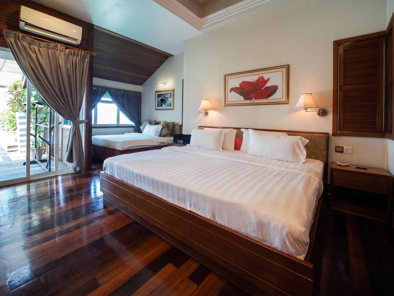 Spacious second suite, perfect for large groups seeking opulence.