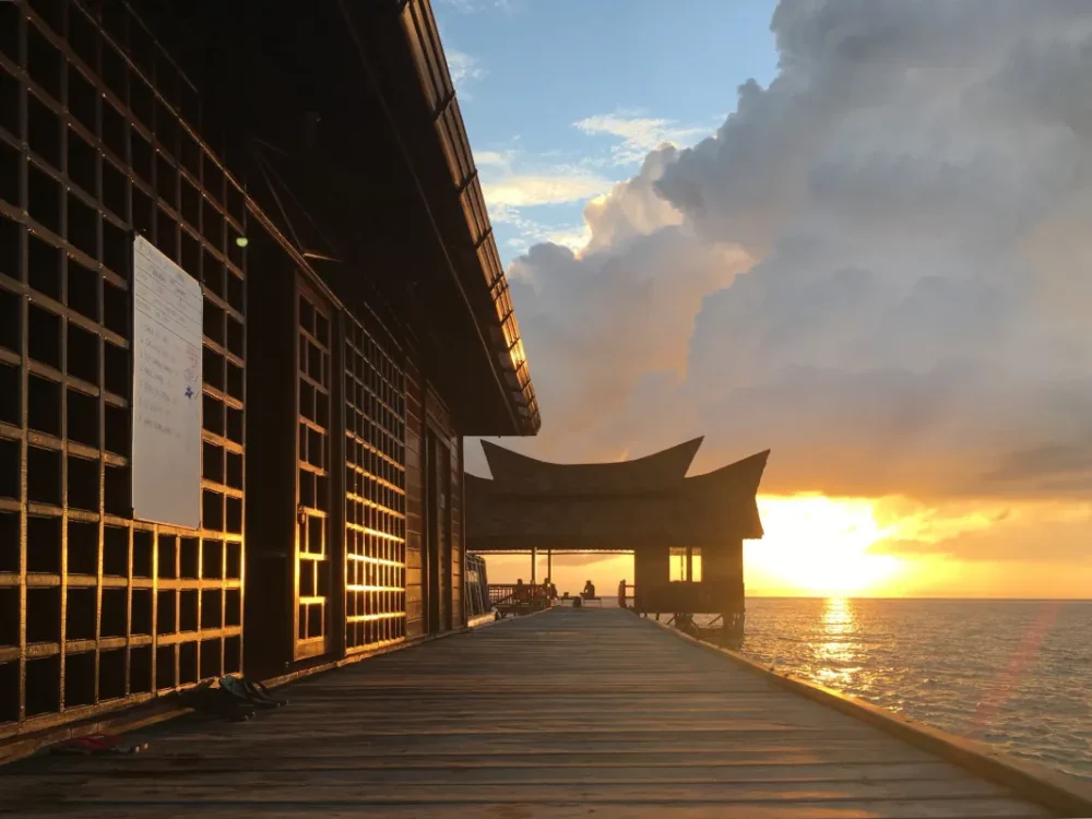 Spacious dive centre conveniently located at the private jetty.