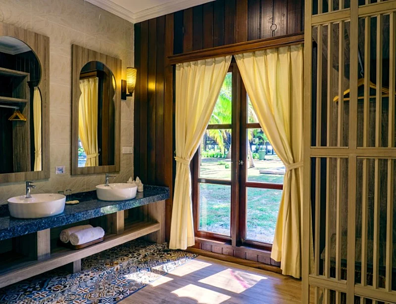 Clean and modern bathroom facilities in the Garden View room.