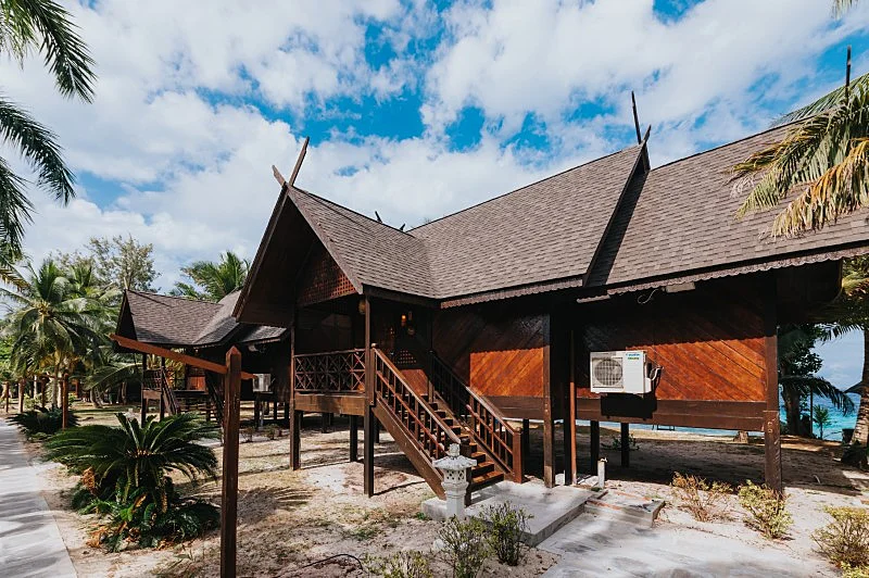 Standalone King Chalet nestled near the Mataking shoreline.