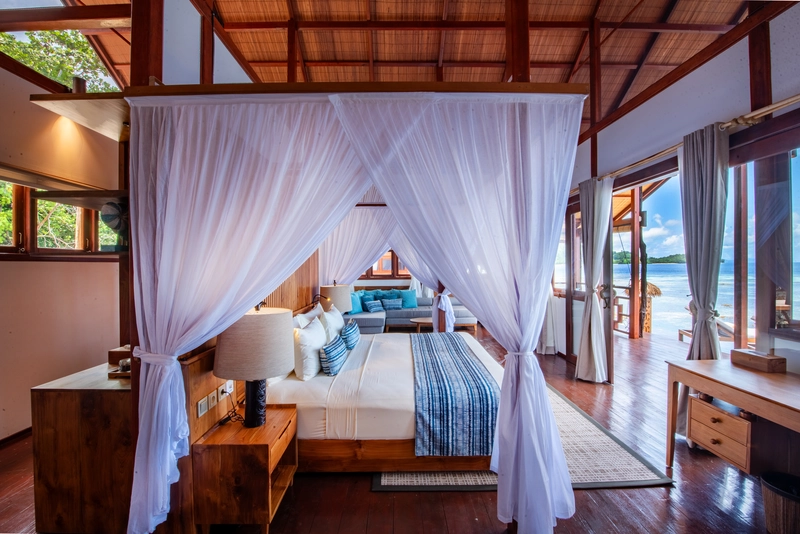 Premiere bungalow master bedroom with a luxurious 4-poster king-size bed.