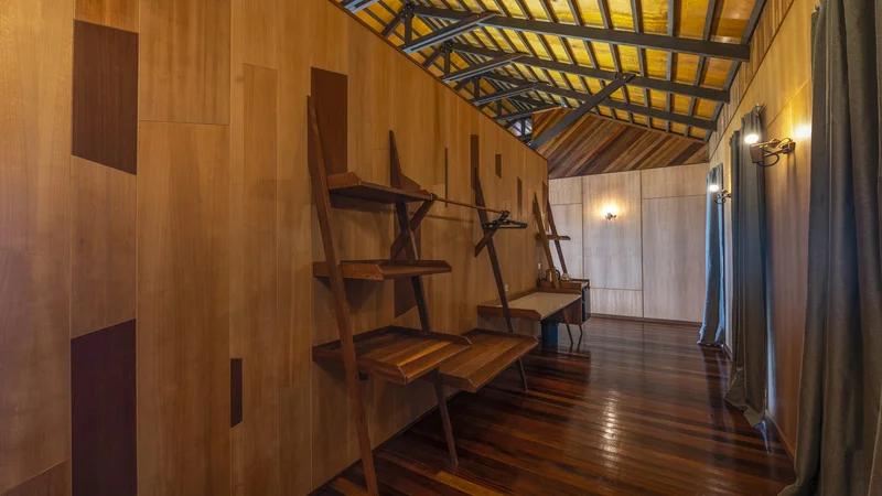 Practical and airy layout with ample indoor space for managing camera and clothings.