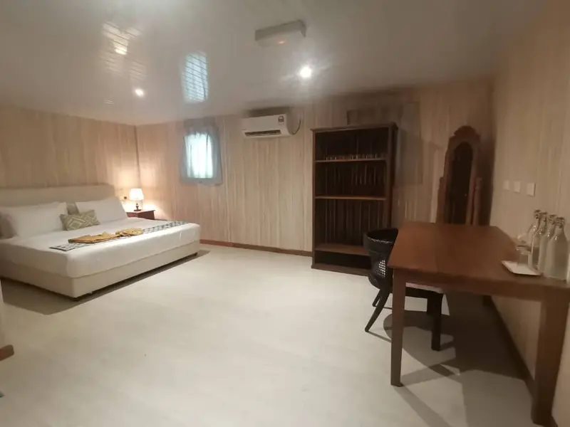 Clean and modern interior design of the premium Deluxe category.