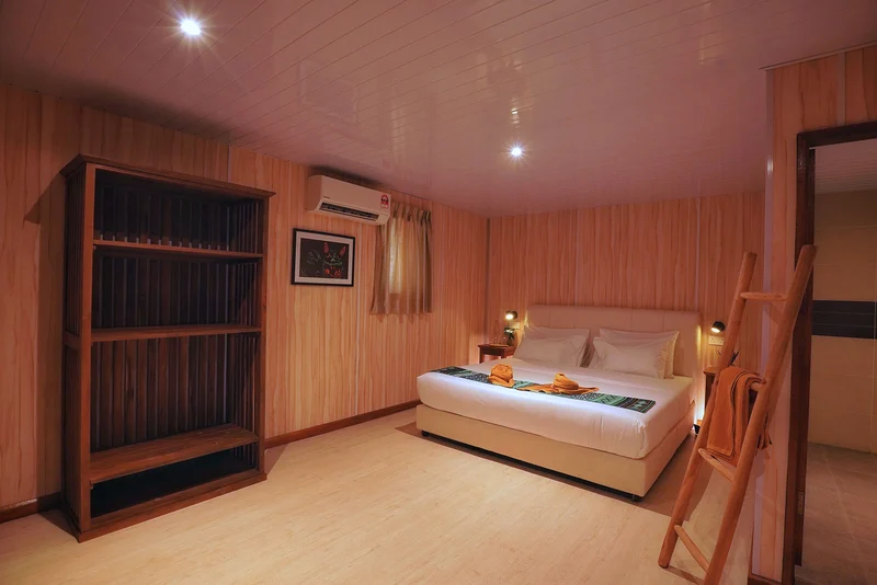 Spacious living area offering a comfortable retreat between dives.