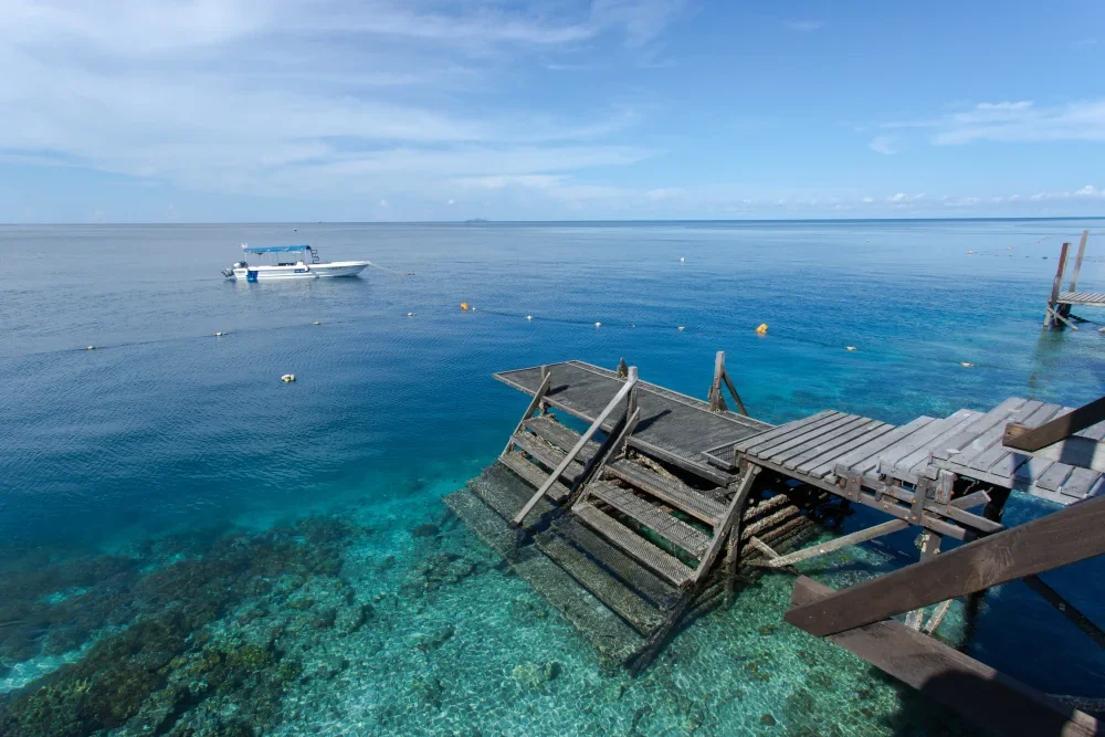The dive centre jetty with direct access to the reef.