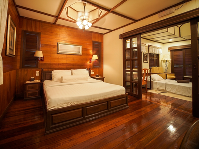 Luxurious master bedroom in the spacious Suite Chalet, featuring premium Borneo materials.