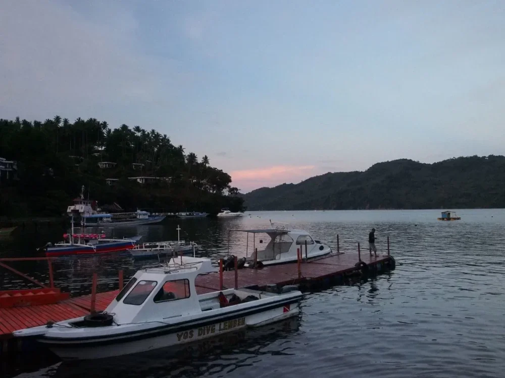Jetty next to the dive centre offers convenient access to Lembeh Strait.