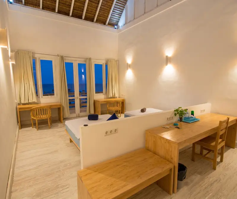 Photographer-friendly room layout with dedicated workspace and charging points.